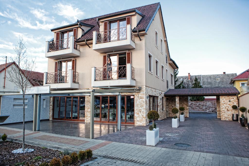 Mirage Hotel Sárvár Cameră foto